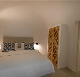 2 Bedroom Villa with Jacuzzi in Imerovigli on Santorini, Sleeps 4